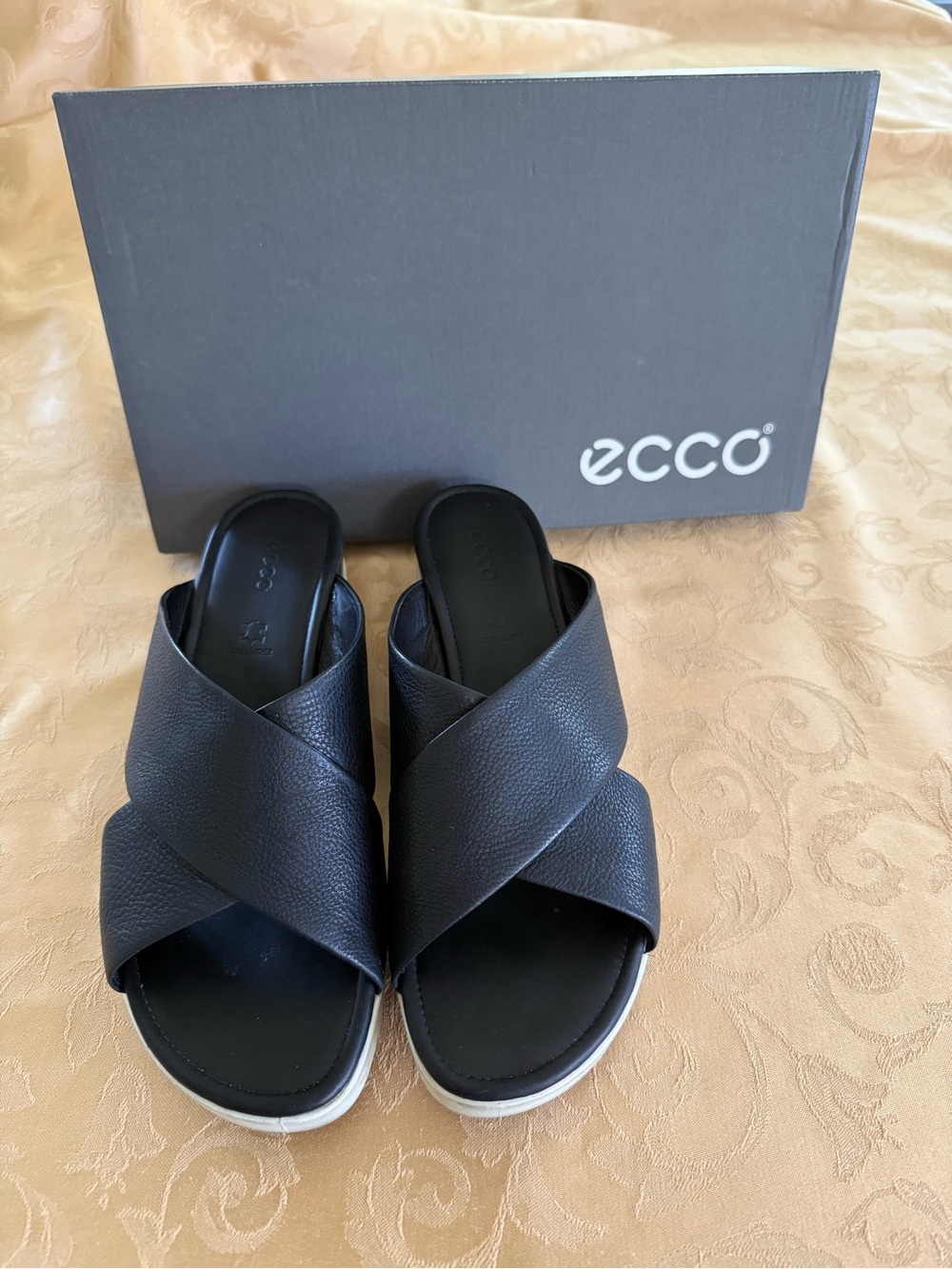 ECCO Black Leather Crisscross Slide Sandals